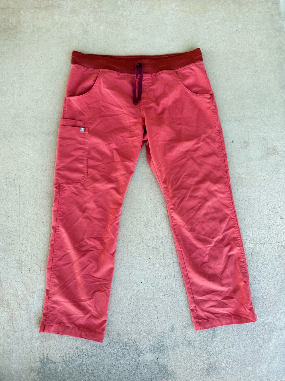 Women’s FIGS Technical Collection Slim Scrub Pants – Size Large – Coral Red